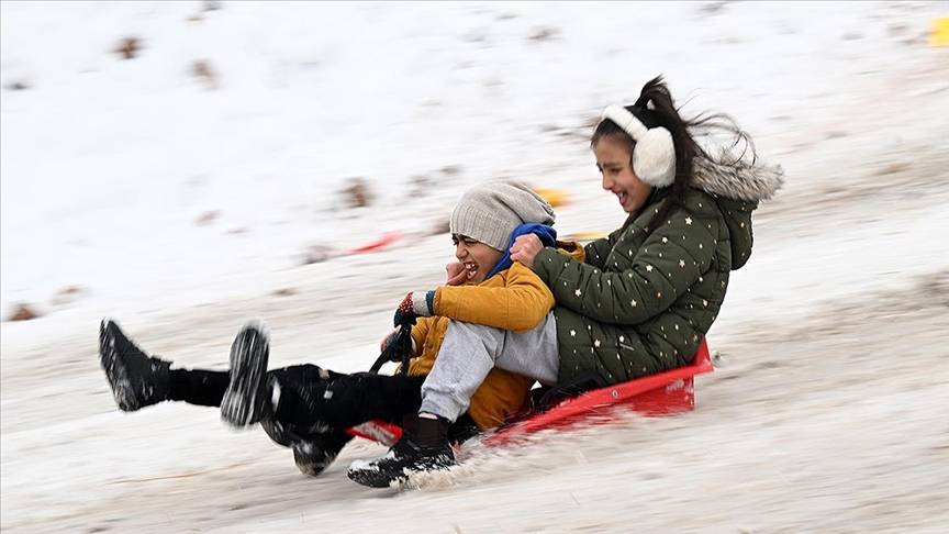 Sivas’ta kar alarmı: 46 köy yolu kapandı! 17 Kasım Pazartesi okullar tatil mi? 5